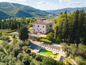 Case e ville in vendita di 2200 m² in Via Madonna delle Grazie, 2