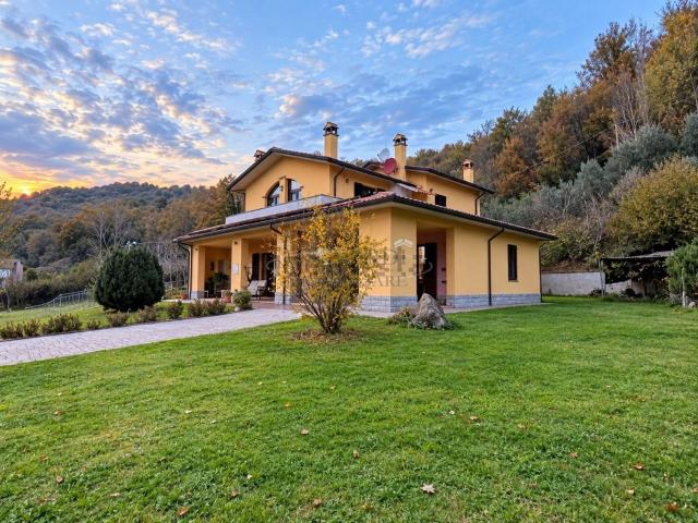 Case e ville in vendita di 220 m²