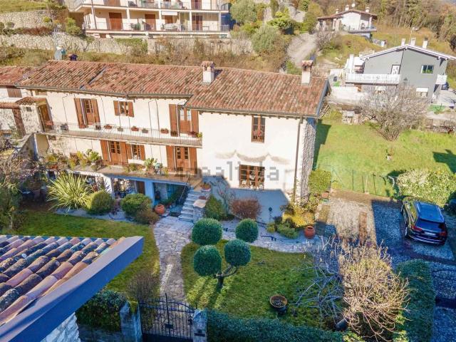 Case e ville in vendita di 220 m²