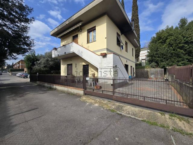 Case e ville in vendita di 220 m² in Via del Cetinale