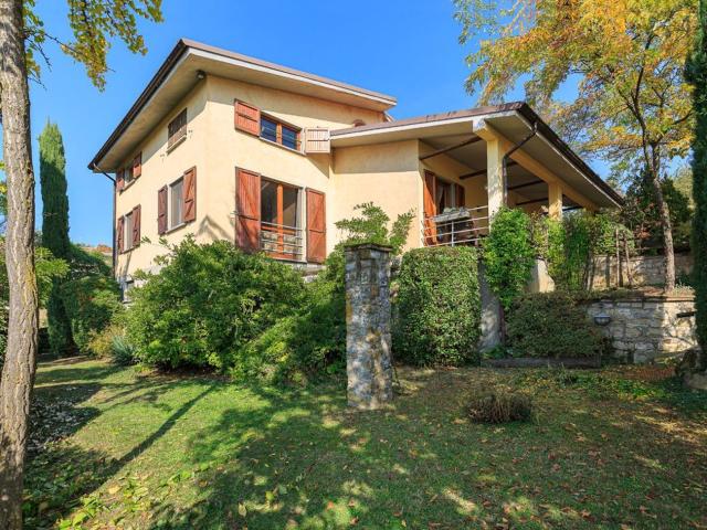 Case e ville in vendita di 220 m²