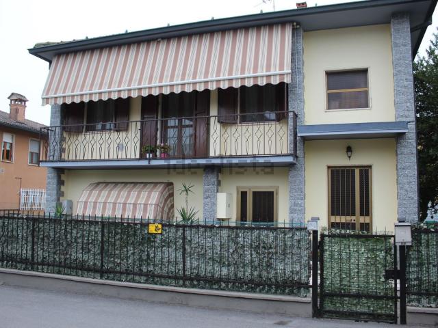 Case e ville in vendita di 220 m²