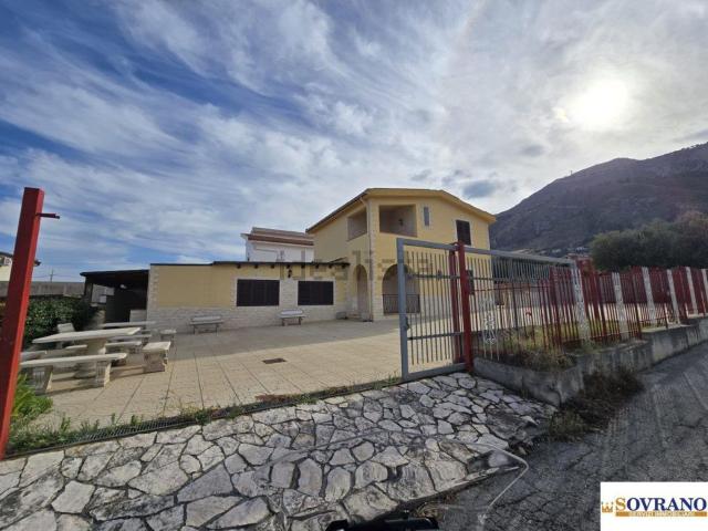 Case e ville in vendita di 220 m²