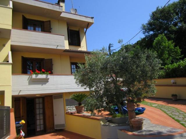 Case e ville in vendita di 220 m²