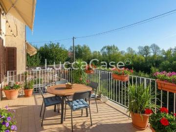 Case e ville in vendita di 220 m²
