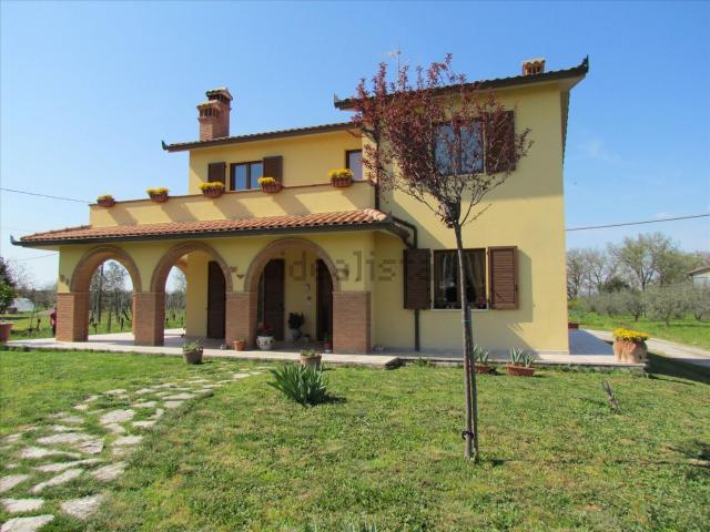 Case e ville in vendita di 220 m²