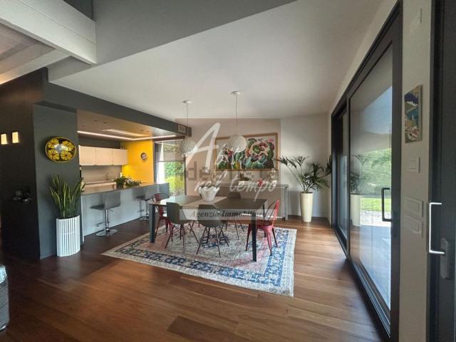 Case e ville in vendita di 220 m²