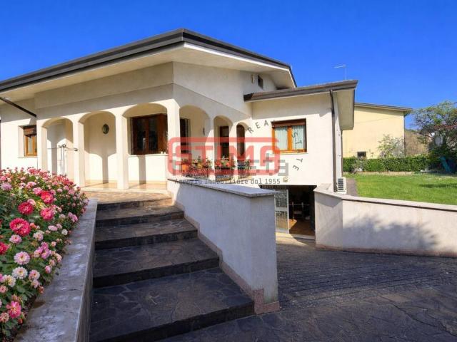 Case e ville in vendita di 220 m²