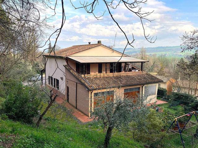 Case e ville in vendita di 220 m²