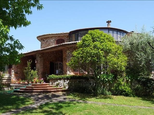 Case e ville in vendita di 220 m²