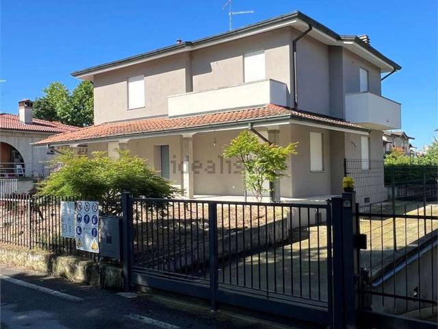 Case e ville in vendita di 220 m² in Via della Malpensata, 25