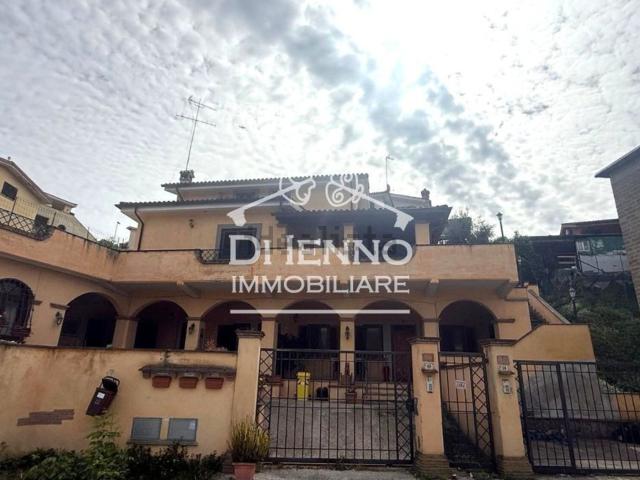 Case e ville in vendita di 220 m²