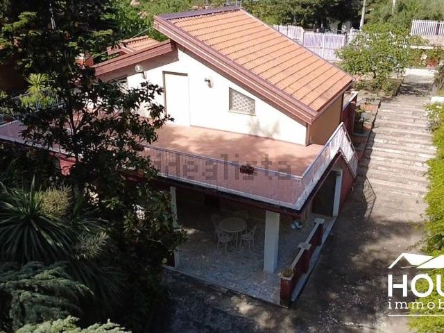 Case e ville in vendita di 220 m²