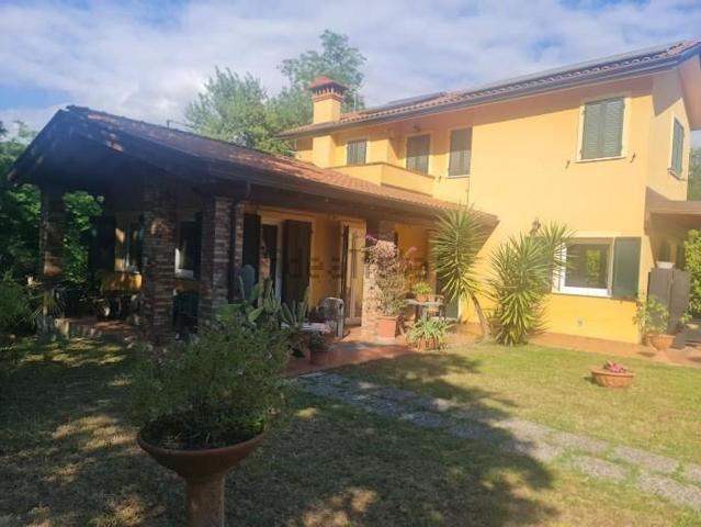 Case e ville in vendita di 220 m²