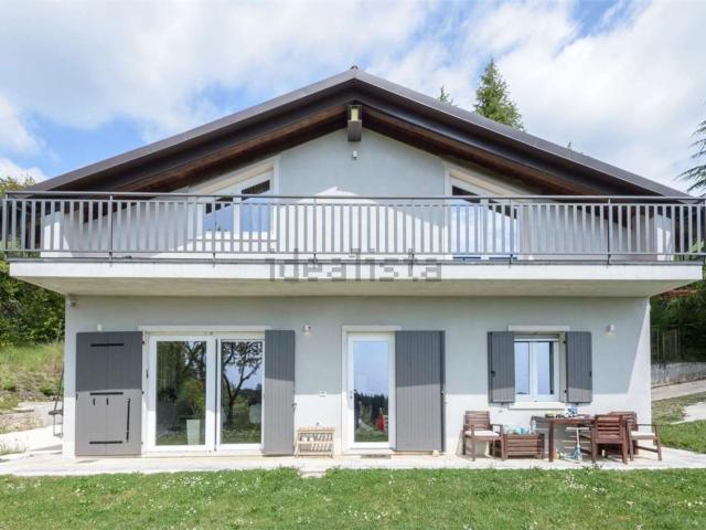 Case e ville in vendita di 220 m²