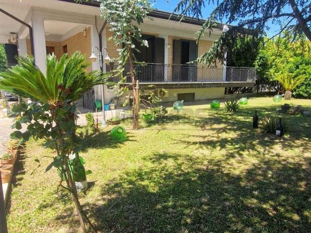Case e ville in vendita di 220 m²