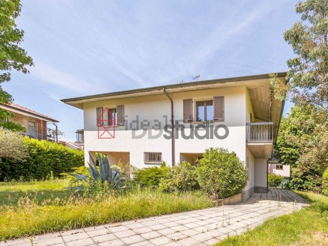 Case e ville in vendita di 220 m²