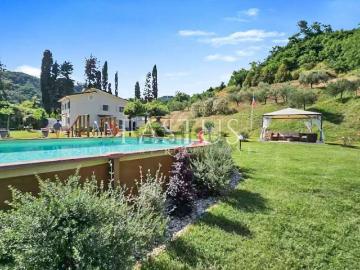 Case e ville in vendita di 220 m²