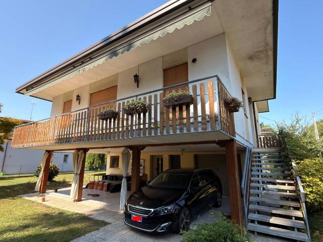 Case e ville in vendita di 220 m²