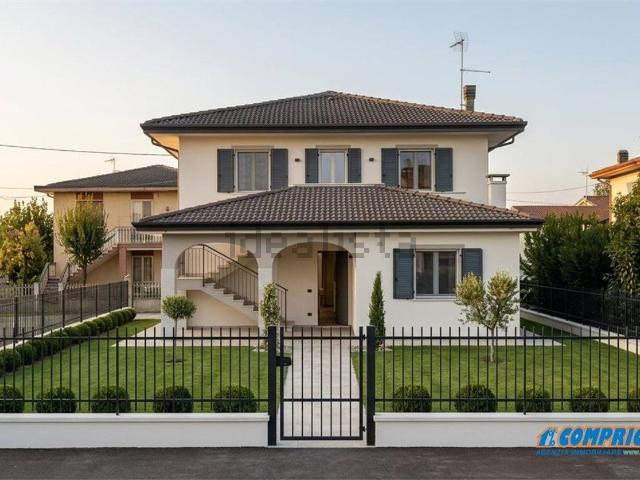 Case e ville in vendita di 220 m²