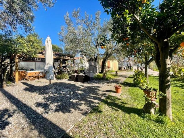 Case e ville in vendita di 220 m²