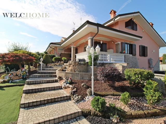 Case e ville in vendita di 220 m²