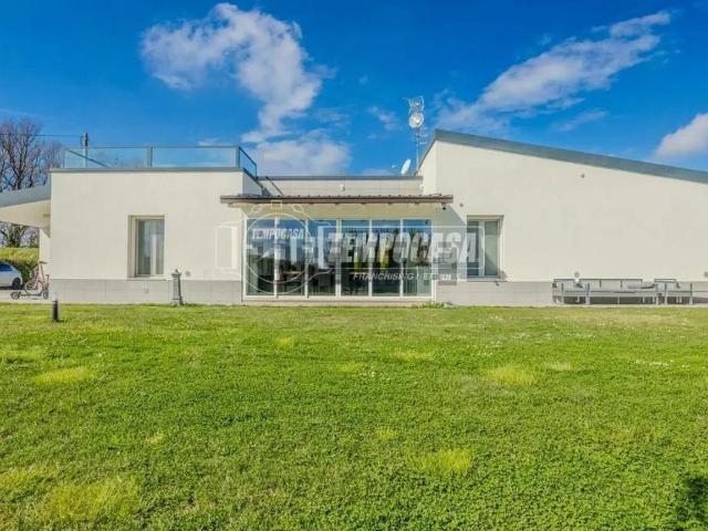 Case e ville in vendita di 220 m²