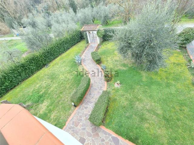 Case e ville in vendita di 220 m² in Via 2 Agosto