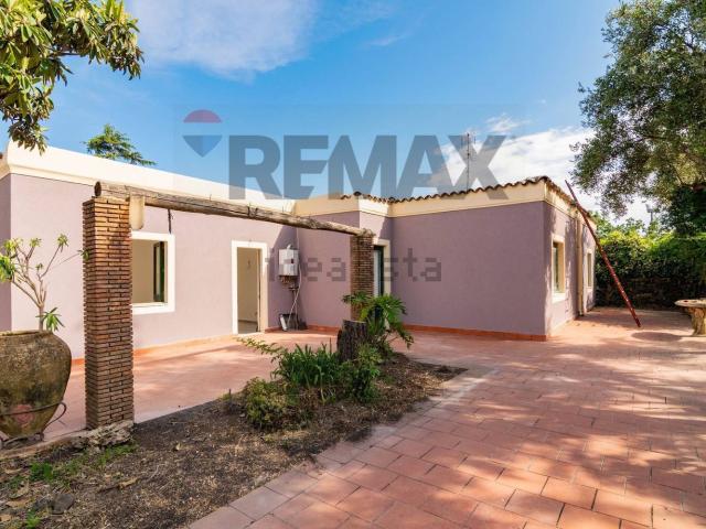 Case e ville in vendita di 220 m² in Via Cordovado, 91