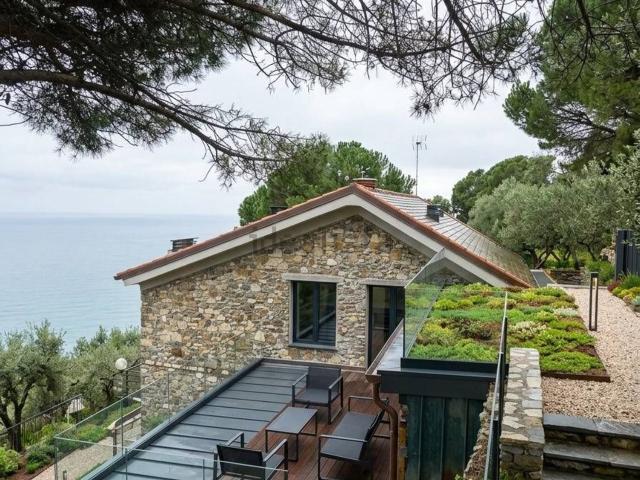 Case e ville in vendita di 220 m² in Via Costa di Cantalupo, 21