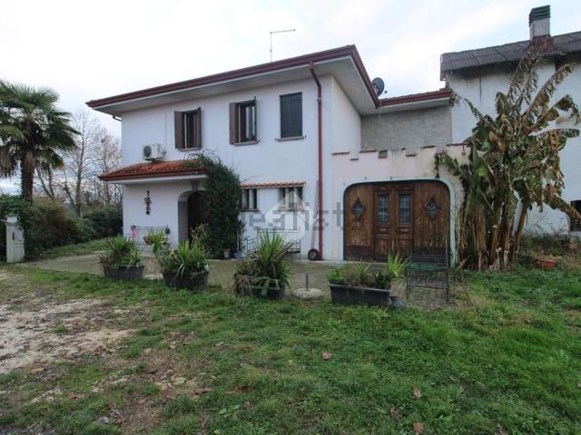 Case e ville in vendita di 220 m² in Via Calleselle