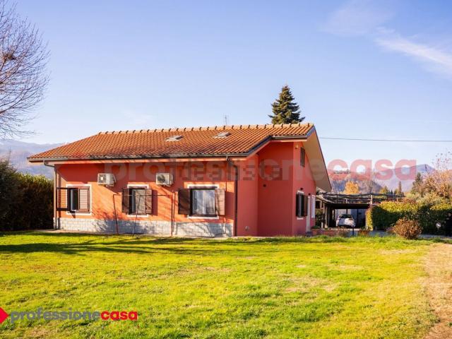 Case e ville in vendita di 220 m² in Via Cardonata