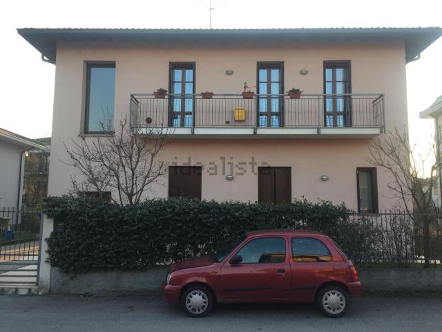 Case e ville in vendita di 220 m² in Via Carlo Carloni