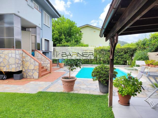 Case e ville in vendita di 220 m² in Via del Porto, 310