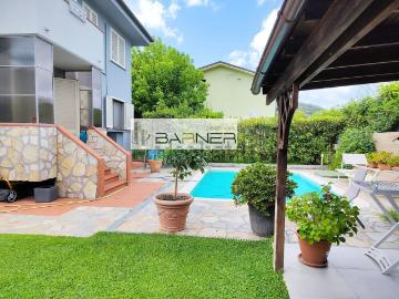 Case e ville in vendita di 220 m² in Via Casa Vecchia, 10