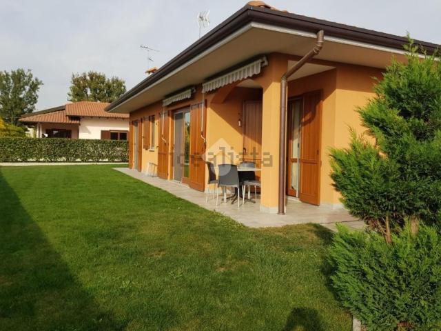 Case e ville in vendita di 220 m² in Via cesare pavese