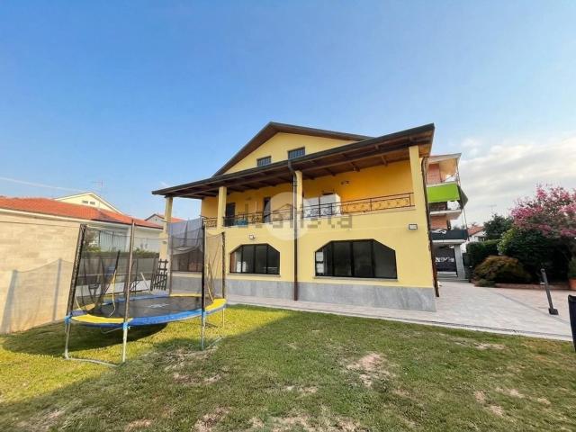 Case e ville in vendita di 220 m² in Via Cherubini, 3