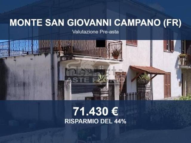 Case e ville in vendita di 220 m² in Via Chiaiamari