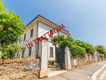 Case e ville in vendita di 220 m² in Via Cristoforo Buondelmonti