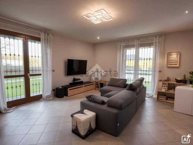 Case e ville in vendita di 220 m² in Via A. Canova, 8