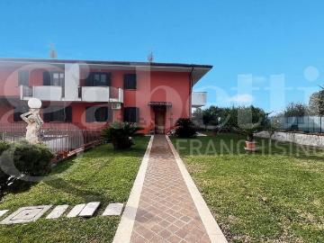 Case e ville in vendita di 220 m² in Via Antonio Gramsci