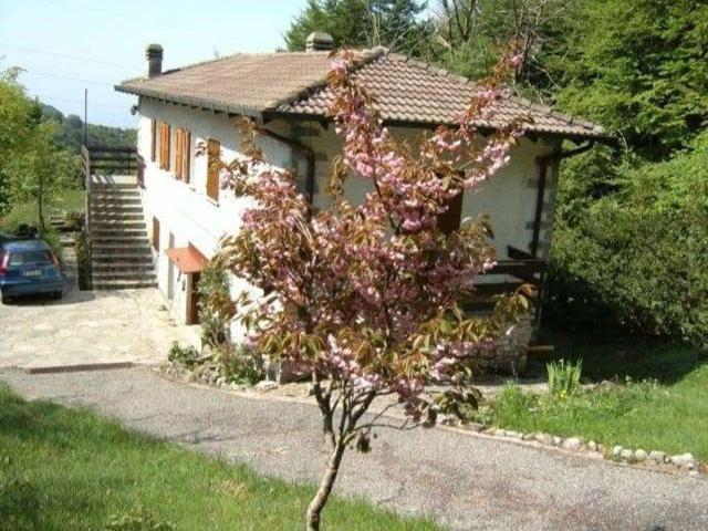 Case e ville in vendita di 220 m² in Via al Roccolo, 15