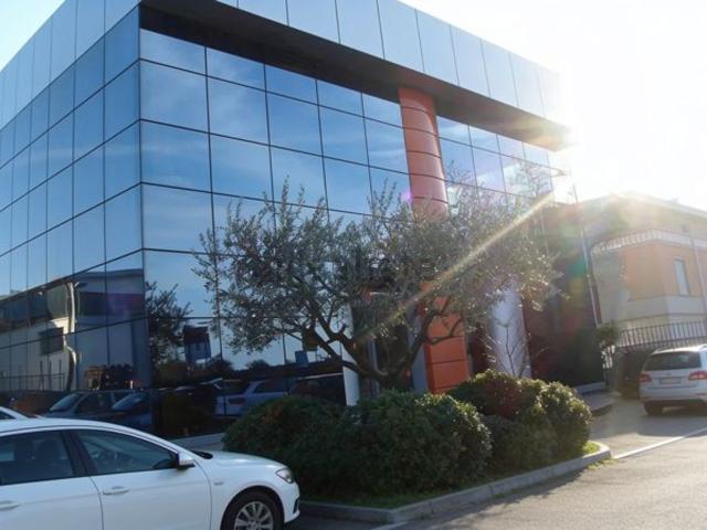 Case e ville in vendita di 220 m² in Via Apollo 11, 11
