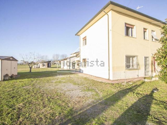 Case e ville in vendita di 220 m² in Via Aurelia Sud
