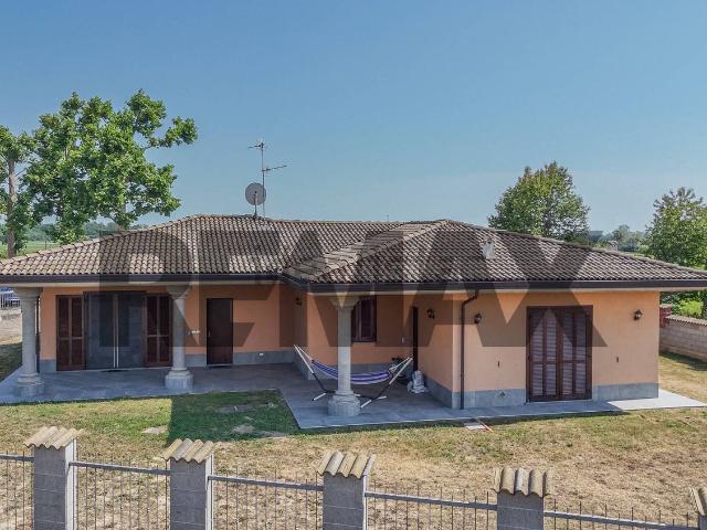 Case e ville in vendita di 220 m² in Via Borgonuovo, 3