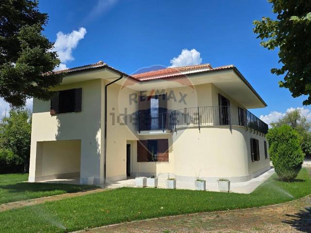 Case e ville in vendita di 220 m² in Via Badia, 13