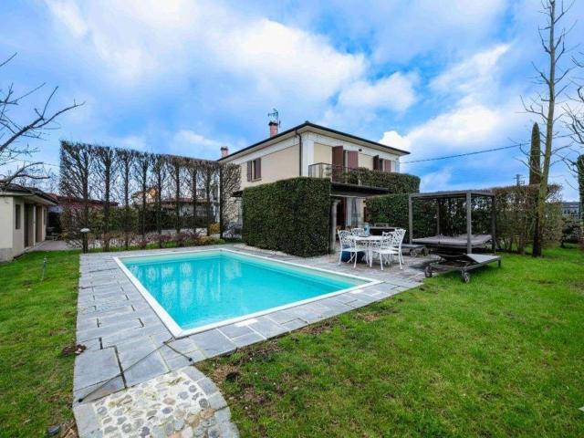 Case e ville in vendita di 220 m² in Via Balilla