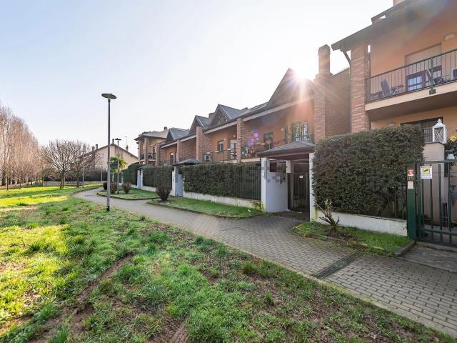 Case e ville in vendita di 220 m² in Via Biringhello, 15