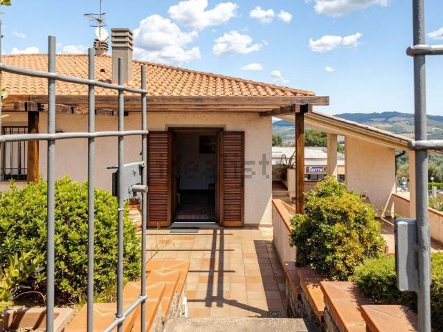 Case e ville in vendita di 220 m² in Via Brigate Partigiane
