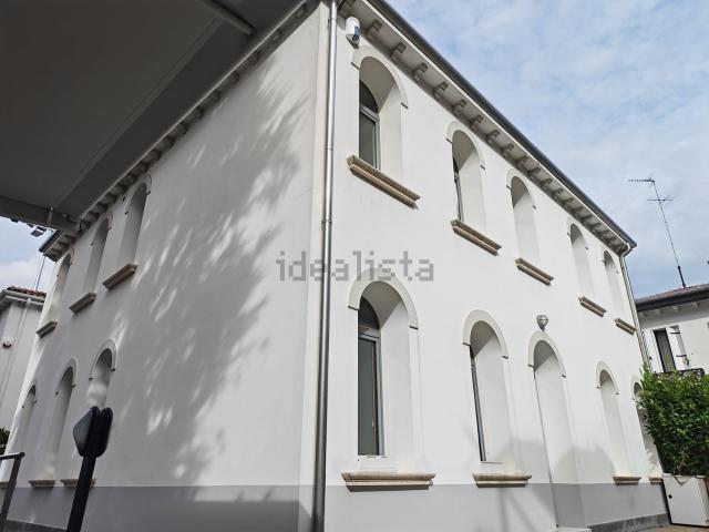 Case e ville in vendita di 220 m² in Via Giuseppe Miraglia